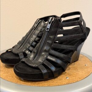 AEROSOLES Black Strappy Wedge Sandals with Front Zipper